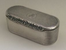 A good quality heavy oval snuff box attractively d