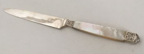 A French silver and MOP butter knife. Approx. 36 g