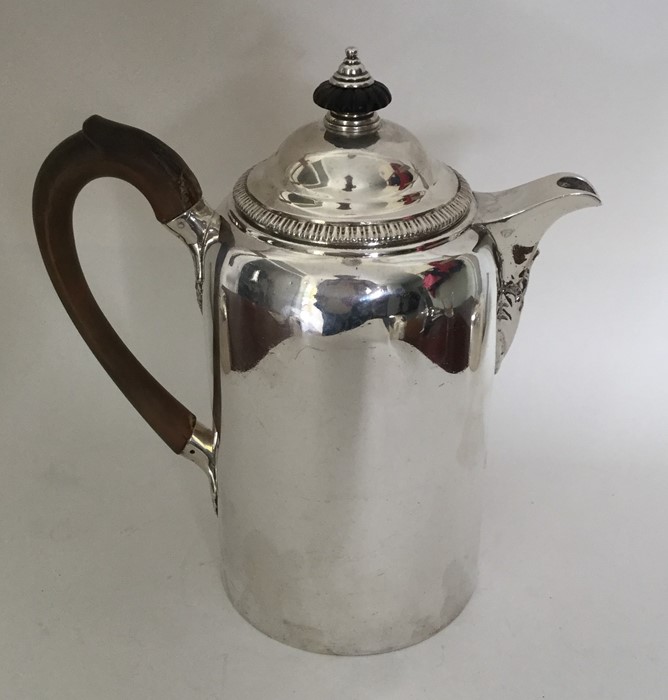DUBLIN: A good heavy Irish silver jug with gadroon - Image 2 of 3