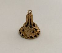 A good quality Antique gold seal inset with creste