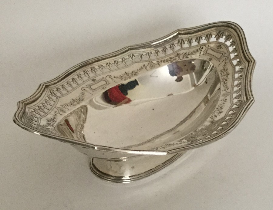 An attractive bright cut silver bonbon dish with s - Image 2 of 2