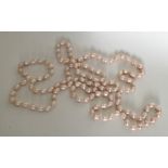 A long string of pearls. Approx. 118 grams. Est. £