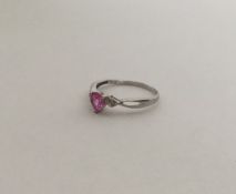 A 9 carat pink sapphire ring. Approx. 1.2 grams. E