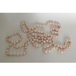 A long string of pearls. Approx. 118 grams. Est. £