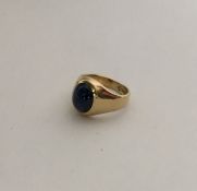 A heavy gent's 18 carat cabochon sapphire gypsy se