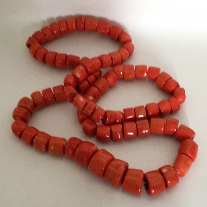 A large graduating coral barrel bead necklace. App