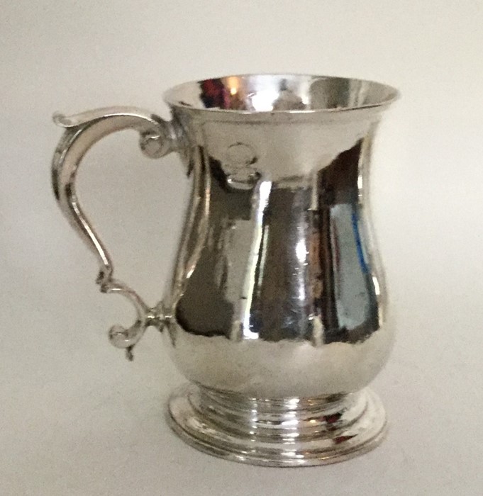 A heavy George II silver tankard on pedestal base. - Image 3 of 3