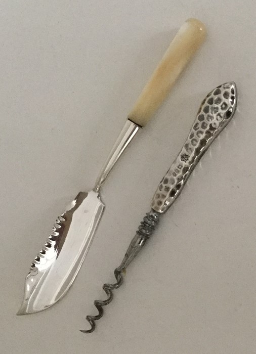 A silver and MOP butter knife with crimped rim tog