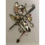 A bag containing silver plated marrow scoop etc. E