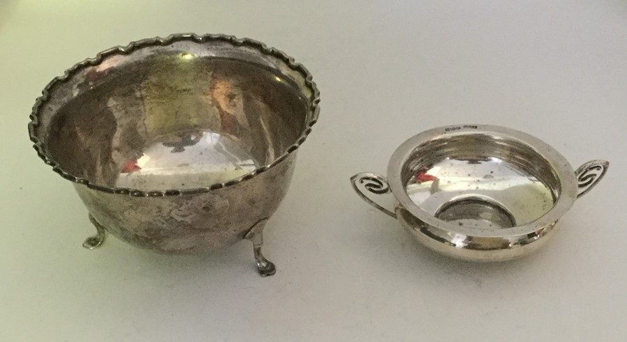 An Edwardian silver sugar bowl together with a tea