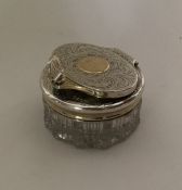 A good quality silver travelling inkwell. Est. £10