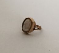 An Antique hard stone oval cameo ring depicting a