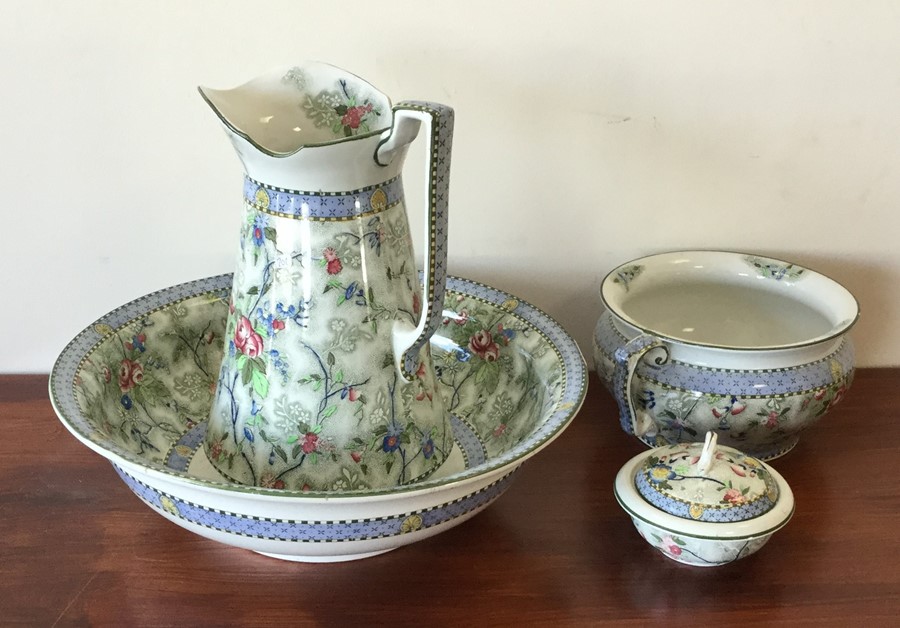 A decorative floral jug and basin set. Est. £20 -