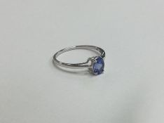 A 9 carat single stone tanzanite ring. Approx. 1.6