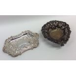 Two silver embossed bonbon dishes. Approx. 46 gram