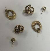 A collection of gold earrings. Approx. 6 grams. Es