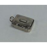 A good quality Georgian silver vinaigrette with ch