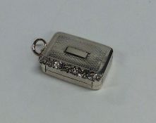 A good quality Georgian silver vinaigrette with ch