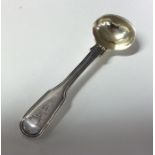 A heavy fiddle and thread silver salt spoon. Londo