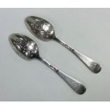 A pair of silver spoons decorated with a golfer. S