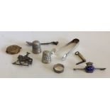 A bag containing silver thimbles, brooches etc. Ap