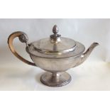 An attractive Edwardian silver teapot with pineapp