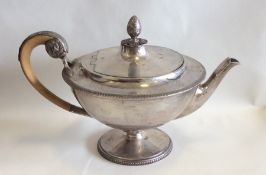 An attractive Edwardian silver teapot with pineapp