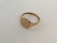 A 9 carat signet ring. Approx. 4 grams. Est. £60 -