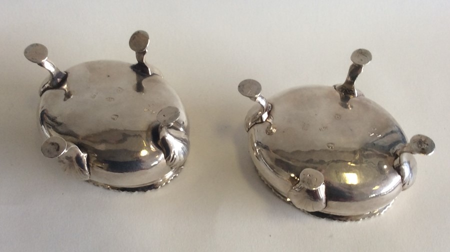 A pair of good quality Georgian silver oval salts - Image 3 of 3