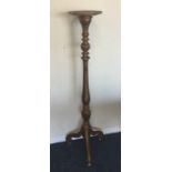 A gilt torchère on spreading supports. Est. £40 -