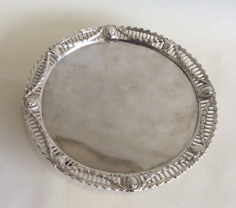 A good quality George III silver waiter. London 17 - Image 2 of 3