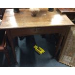 A Georgian oak single drawer side table. Est. £30