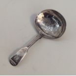 A large silver fiddle pattern caddy spoon with flo