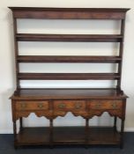 A good oak Georgian style three drawer dresser. Es