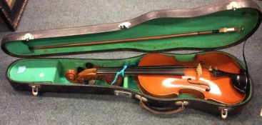 A cased violin together with a bow. Est. £30 - £50