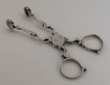 A heavy pair of Georgian silver sugar scissors. Pu