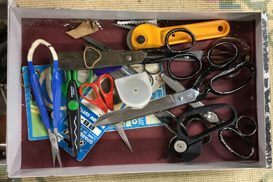 Woodworking clamps together with scissors. - Image 2 of 2