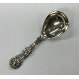 A good heavy silver Queens' pattern caddy spoon. L