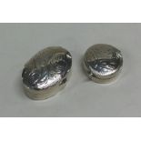 Two modern silver pill boxes. Approx. 12 grams. Es