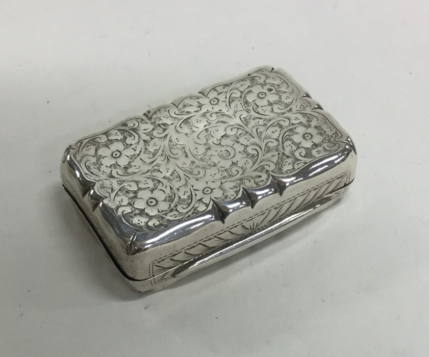 An Edwardian silver snuff box with engraved decora - Image 2 of 2