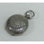 A good quality engraved silver sovereign case. Bir