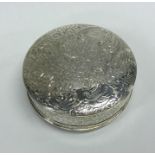 A good quality silver snuff box attractively decor