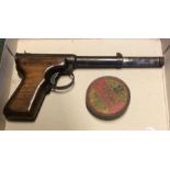 A Diana model 2 air pistol. Est. £30 - £50.