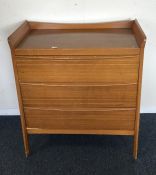 A stylish Art Deco three drawer chest. Est. £20 -