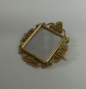 A small gold and MOP brooch. Approx. 5.4 grams. Es