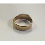 A small 9 carat wedding band. Approx. 4.1 grams. E