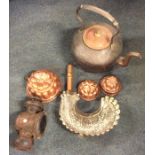 A large old copper kettle, jelly mould etc. Est. £