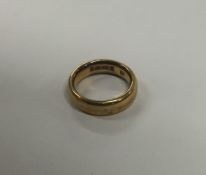 A plain 22 carat gold wedding band. Approx. 8.8 gr