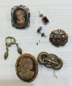 A bag containing cameo brooches etc. Approx. 37 gr