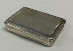 An early 18th Century silver snuff box with hinged